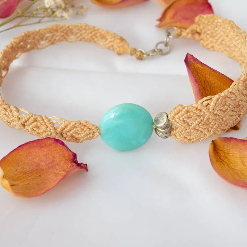 Collarino asimmetrico con perla celeste