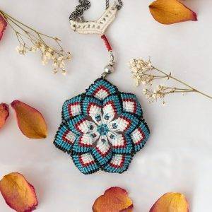 Collana Mandala celeste, rossa e bianca