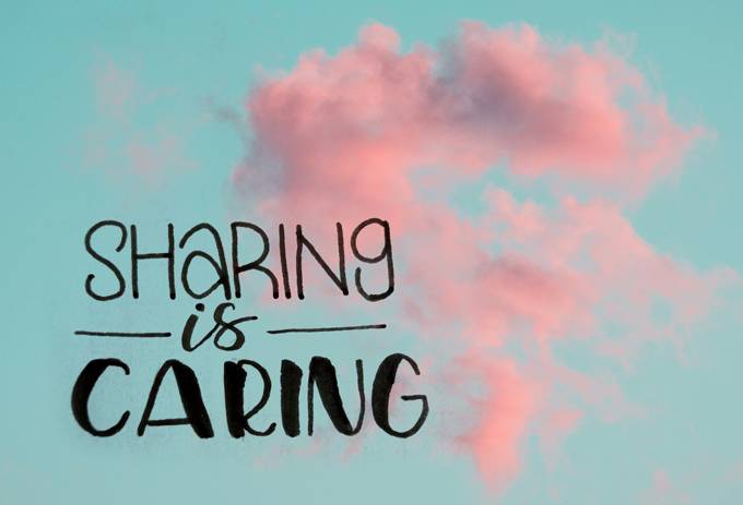 Scritta calligrafica:Sharing is Caring