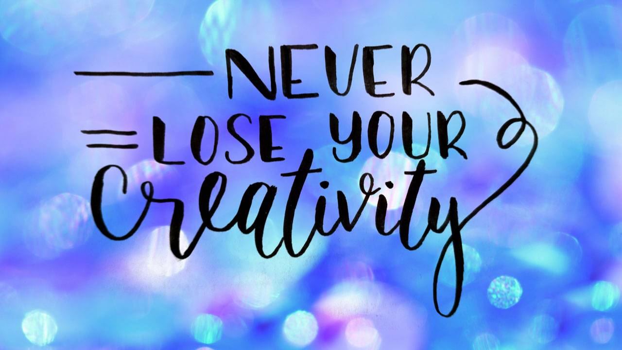 Scritta calligrafica: Never lose your creativity