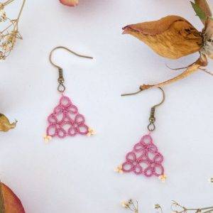 Orecchini in pizzo chiacchierino rosa
